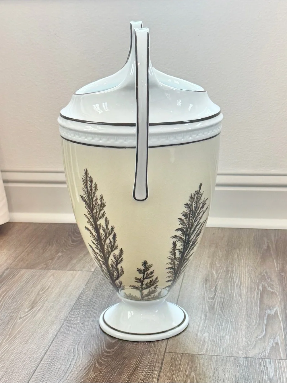 RARE Williamsburg Global Views Large Double Handled Crackled Glaze Mochaware Urn